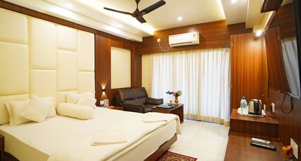 Royal Palace Beach Resort Room Type - City view with balcony partial sea view