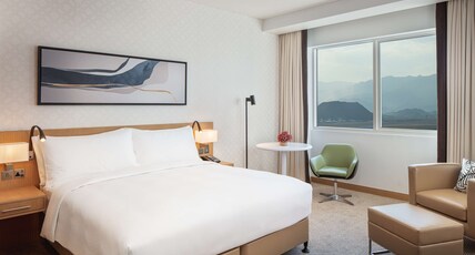 DoubleTree by Hilton Fujairah City Room Type - KING DELUXE CORNER ROOM