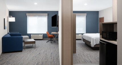 Holiday Inn Express Hotel & Suites Nampa Room Type - 1 King Suite Extra Office Space
