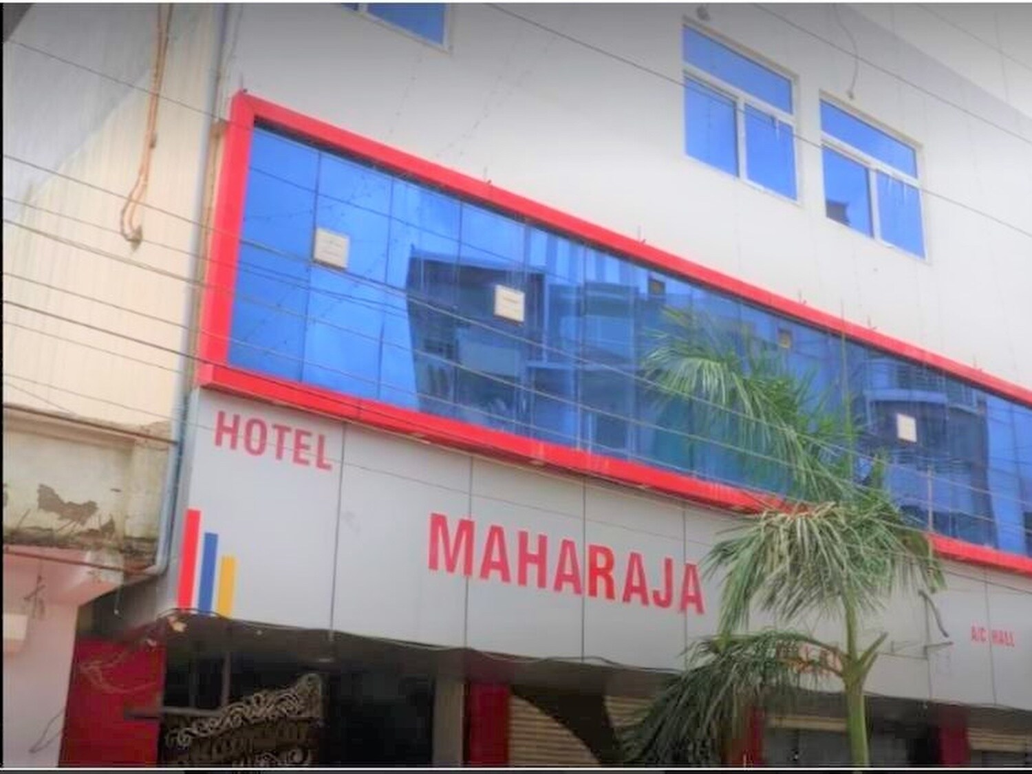 Hotel Maharaja Palace - Tap to explore photos