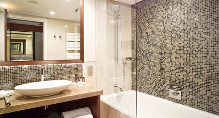 Crowne Plaza Hotel Bucharest Room Type - 1 King Bed Junior Suite Balcony