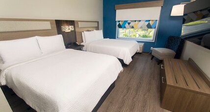 Holiday Inn Express Hotel & Suites Cocoa Room Type - 2 Queen Suite