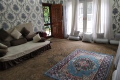 Pondside Airport Homestay Srinagar