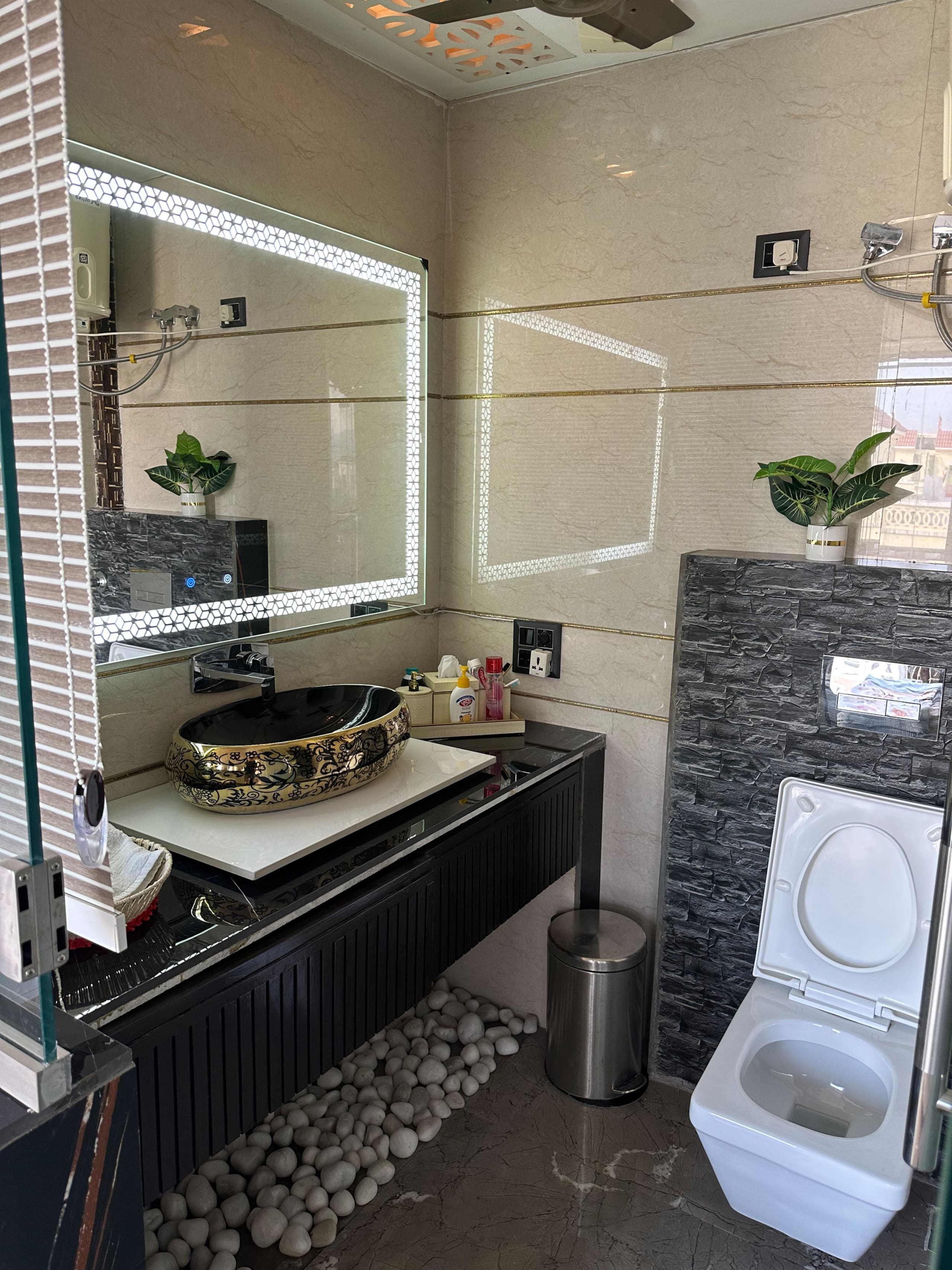 Private Luxury Glass Room Stay Near Chandigarh - Tap to explore photos