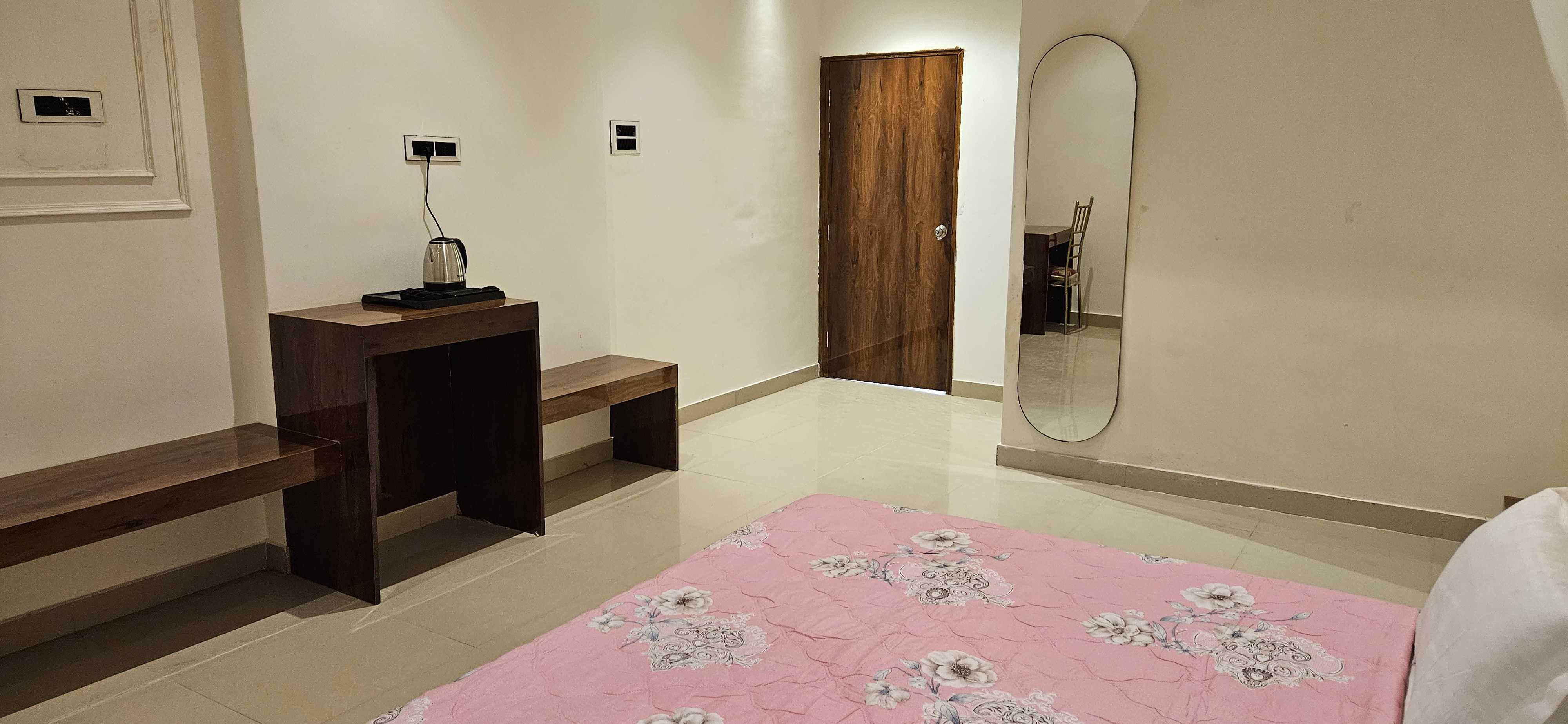 Hotel O Manyawar Hotel - Tap to explore photos