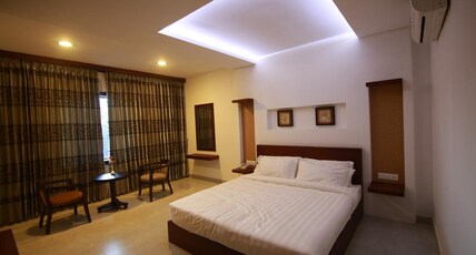 Rouba Residency Hotel Ponnani Room Type - Duke Room