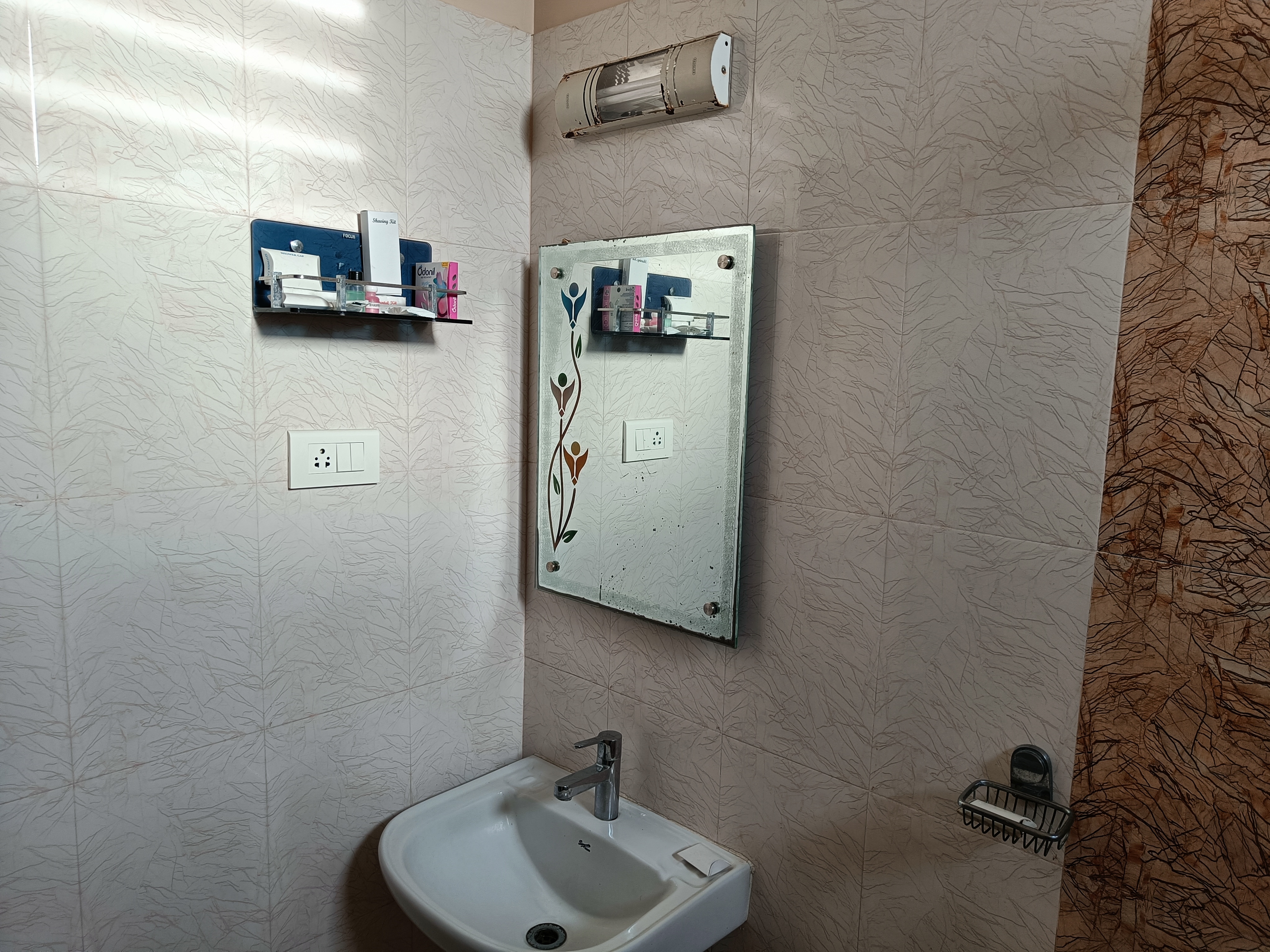 Hotel Arunachala - Tap to explore photos