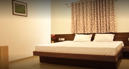 Hotel Sunrise Room Type - AC Double Bed
