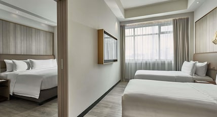 Novotel Singapore on Kitchener Room Type - Family Quadruple Room with 1 King Bed and 2 Single Beds Novotel Singapore on Kitchener Room Type - Family Quadruple Room with 1 King Bed and 2 Single Beds