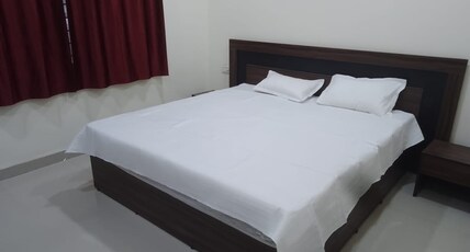 MIDWAY TREAT DHAR Room Type - DELUXE
