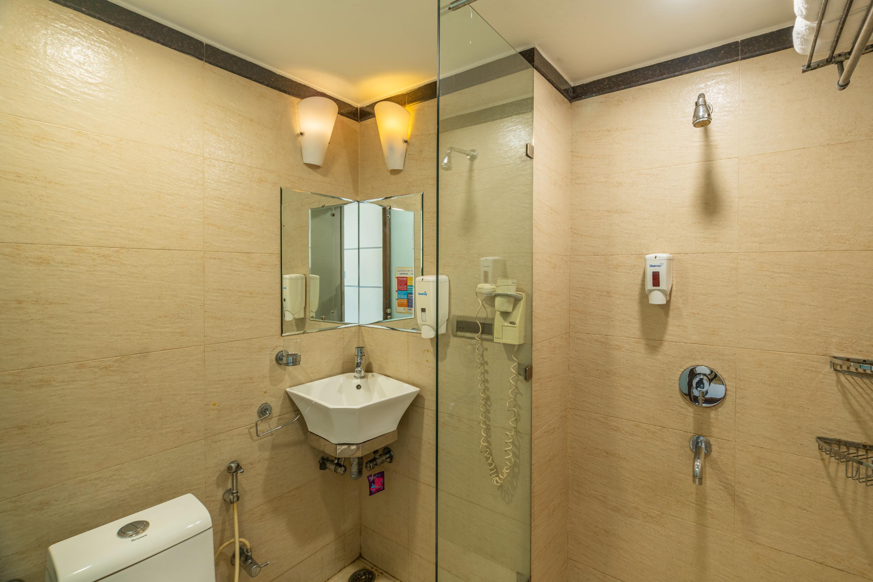 goSTOPS Delhi - Private Rooms & Dorms - Tap to explore photos