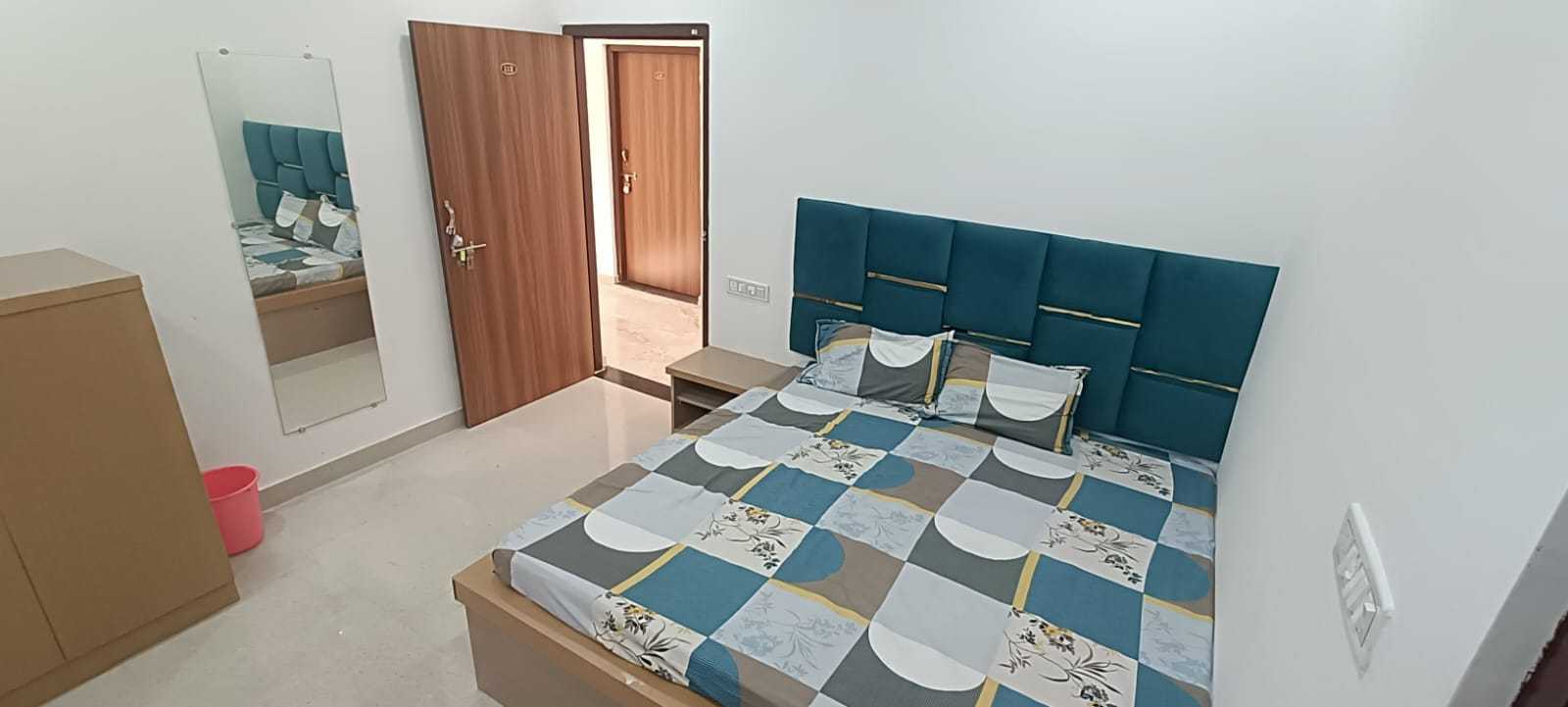Hotel O S.S. Palace Guest House - Tap to explore photos