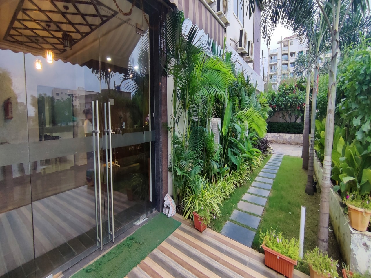 HOTEL SHIVGANGA COMFORT ZONE - Tap to explore photos