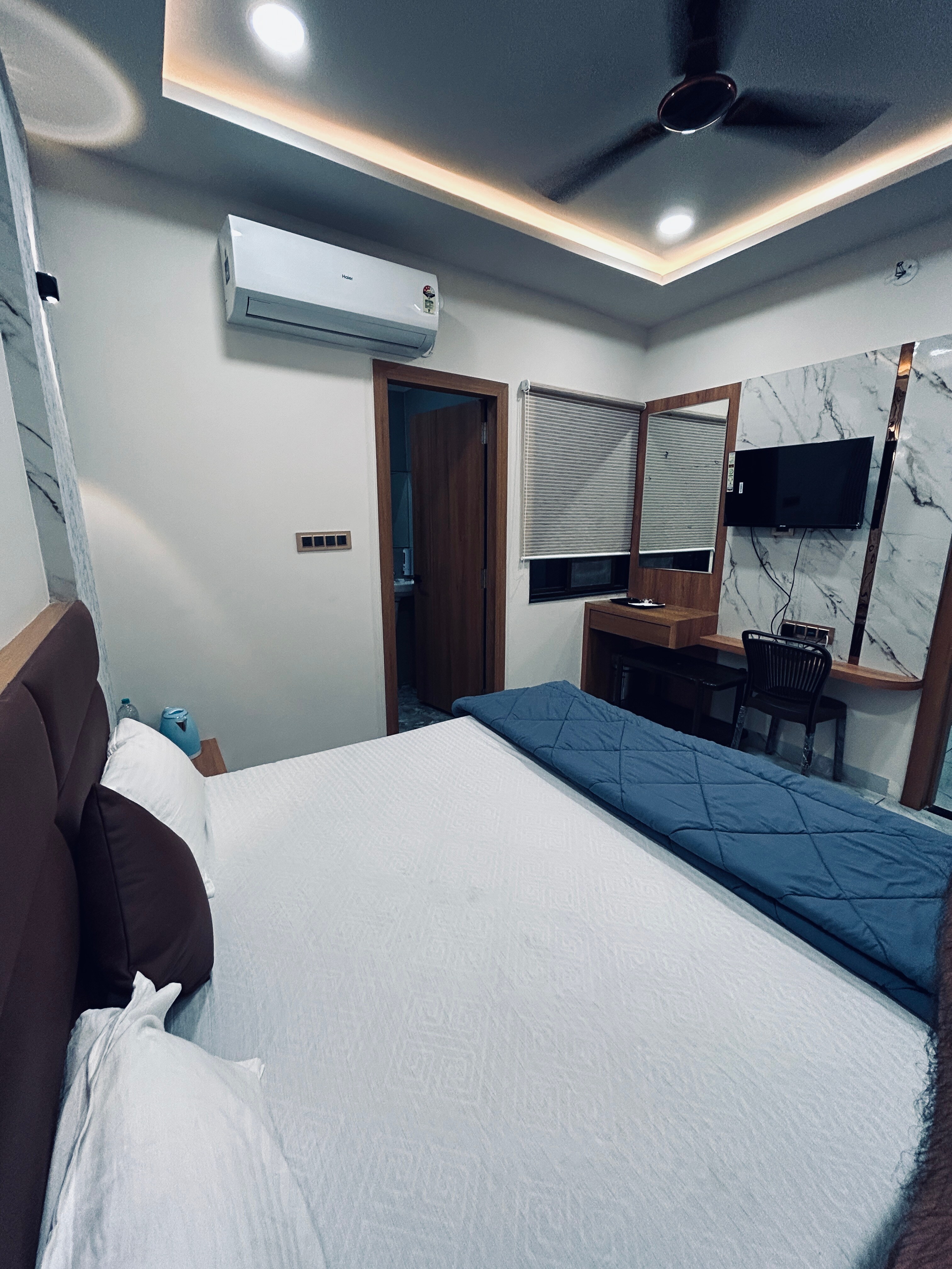 hotel divyom - Tap to explore photos