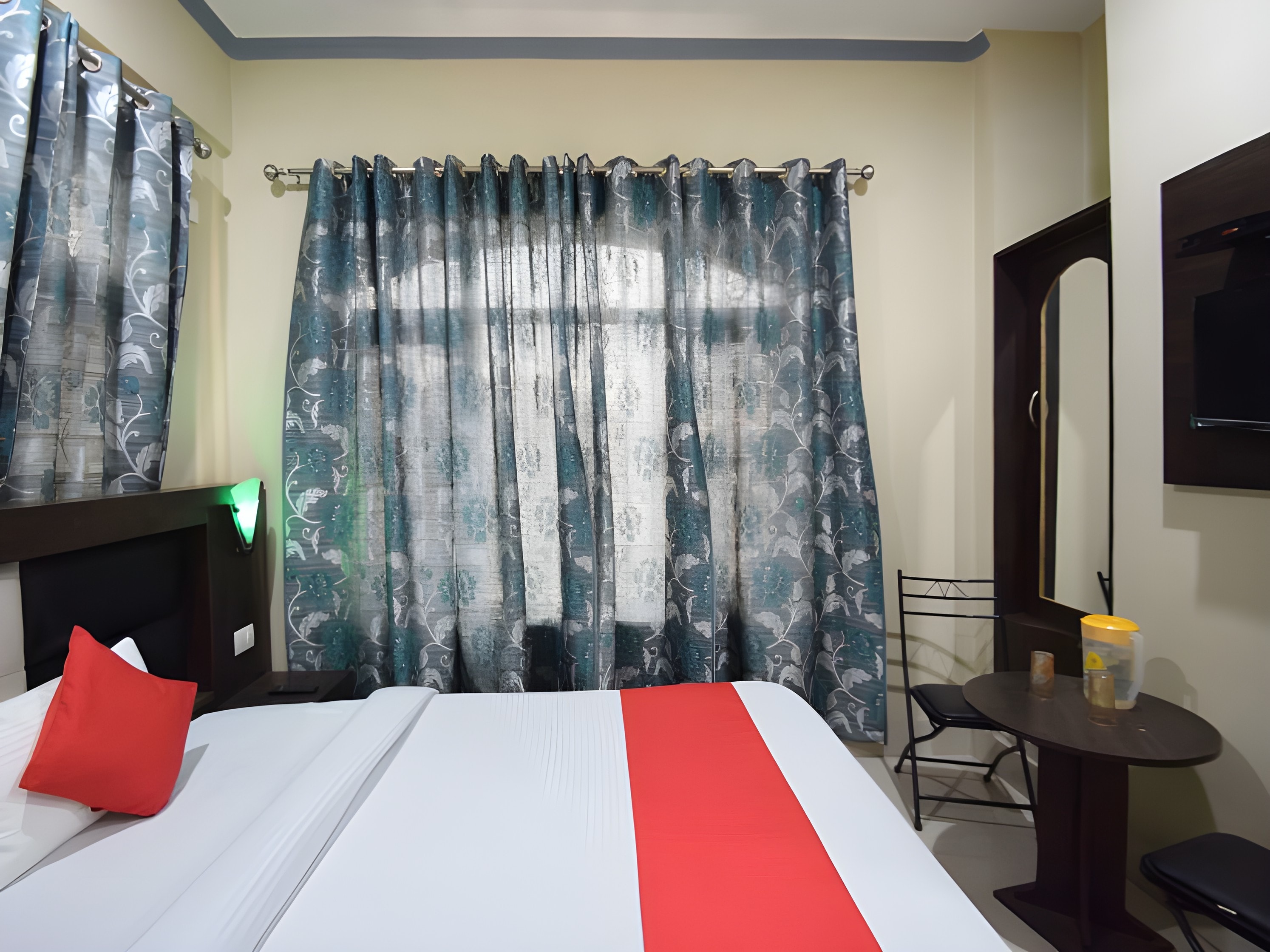 Hotel Samar - Tap to explore photos