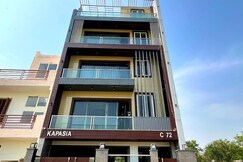 BookNGo Premium 2BHK HomeStay - Greater Noida