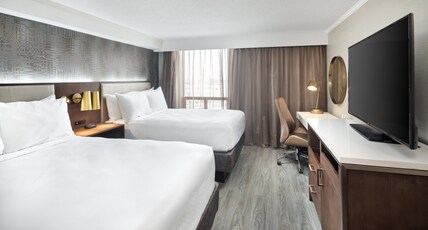Crowne Plaza TORONTO AIRPORT Room Type - 2 Double Stndrd Bath Shower Combination