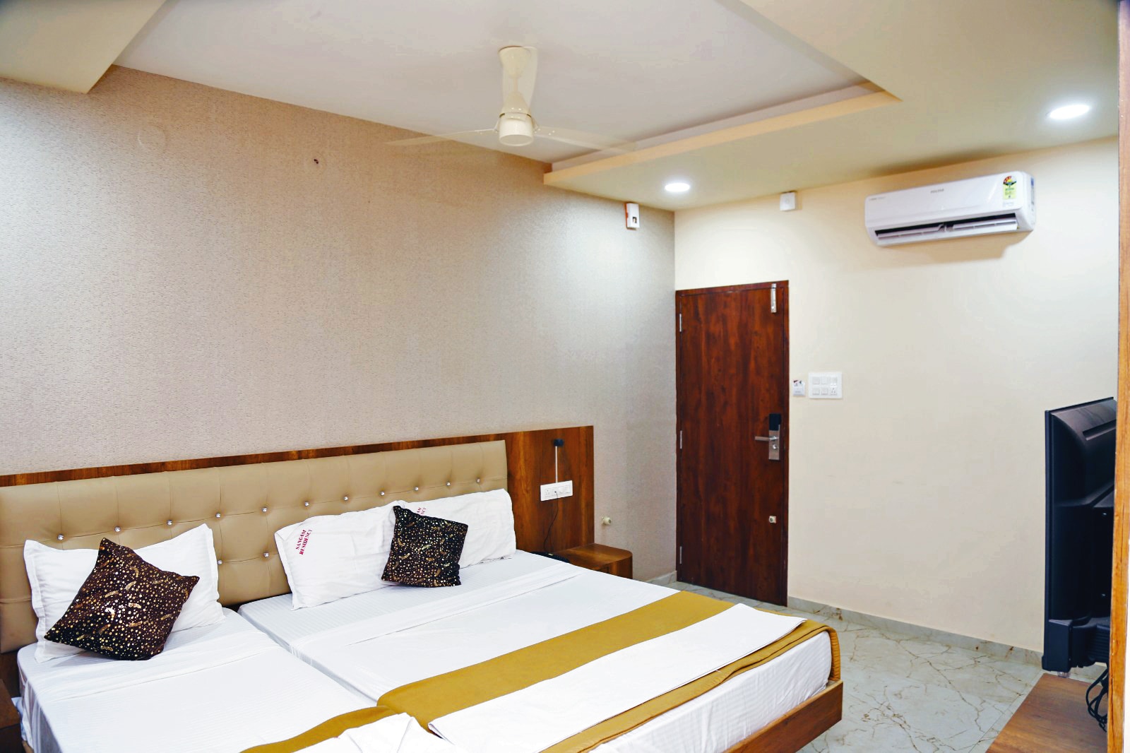 Hotel Sangam Residency Lodge - Tap to explore photos
