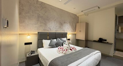 Hotel The Signature Room Type - Deluxe Room