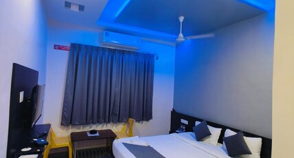 Hotel President Palace Lodging And Boarding Room Type - Deluxe King Bed Non AC Room