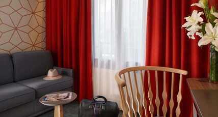 Novotel Paris Les Halles Room Type - Executive Room with 1 queen-size bed and 1 double sofa bed Novotel Paris Les Halles Room Type - Executive Room with 1 queen-size bed and 1 double sofa bed