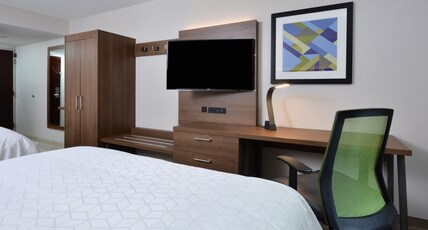 Holiday Inn Express Durham, an IHG Hotel Room Type - 2 Queen Beds Standard Comm Access Tub