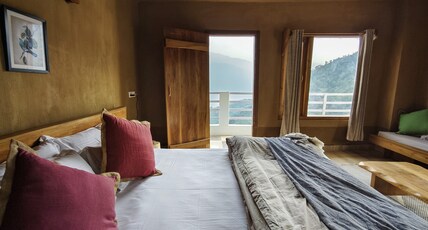 Hoongla Inn Tawang Room Type - Luxury Room