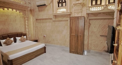 Batra Guest House Varanasi Room Type - Luxury Ac Room in Varanasi | Raj Rajeshwari (Room No- 102) Batra Guest House Varanasi Room Type - Luxury Ac Room in Varanasi | Raj Rajeshwari (Room No- 102)