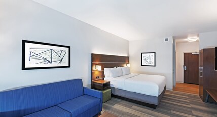 Holiday Inn Express & Suites CHANUTE Room Type - 1 King Suite Comm Access Sofa Bed