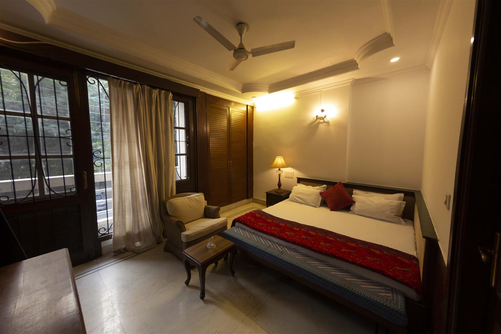 HOG Poshtel - Tap to explore photos