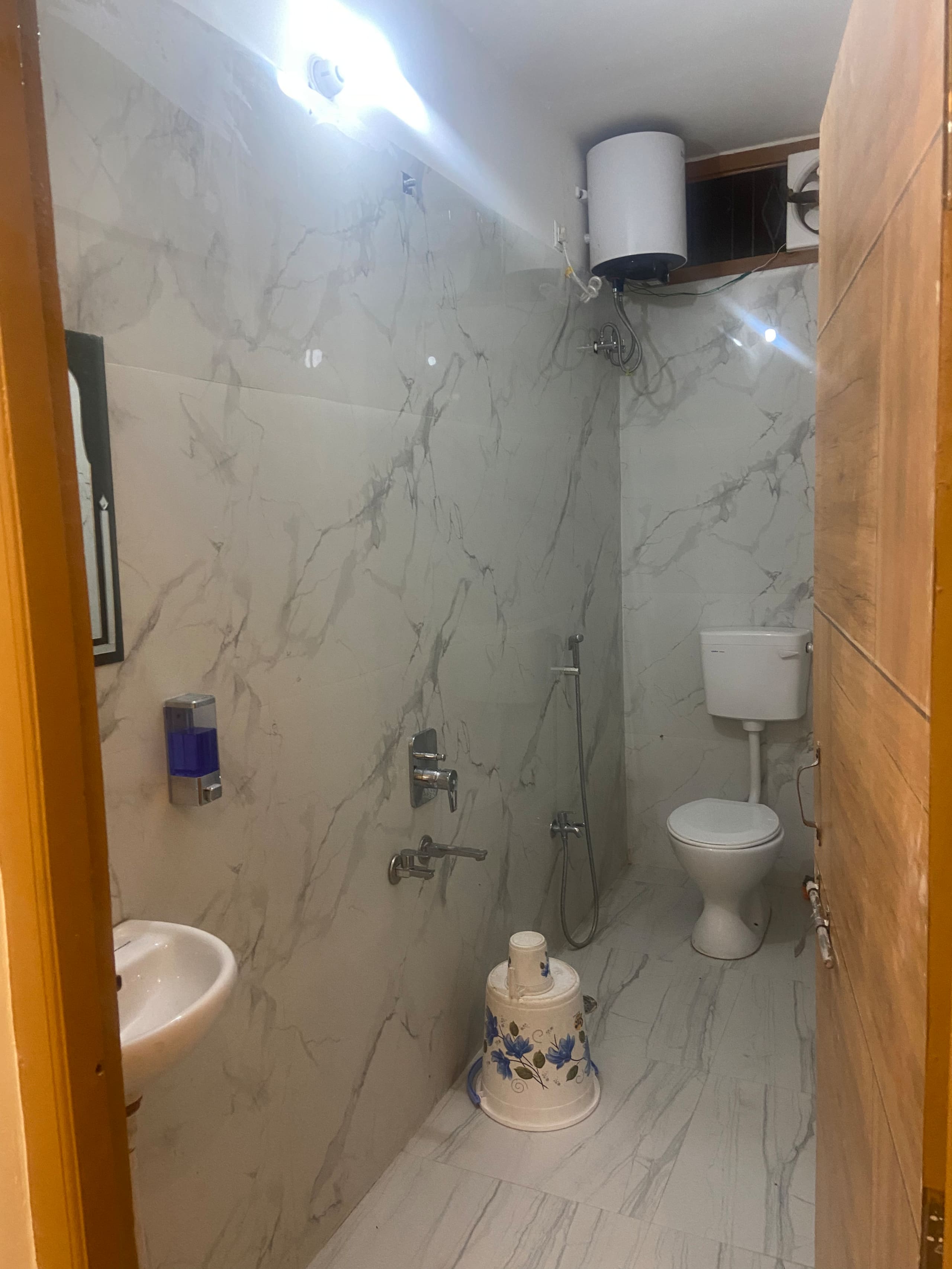 Single Room on highway Shivsatwik homestay - Tap to explore photos