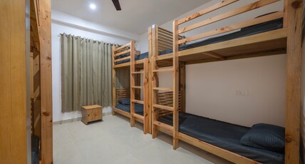 Palm Residency Kasol Room Type - 6 Bed Female Dorm Room with Attach Washroom