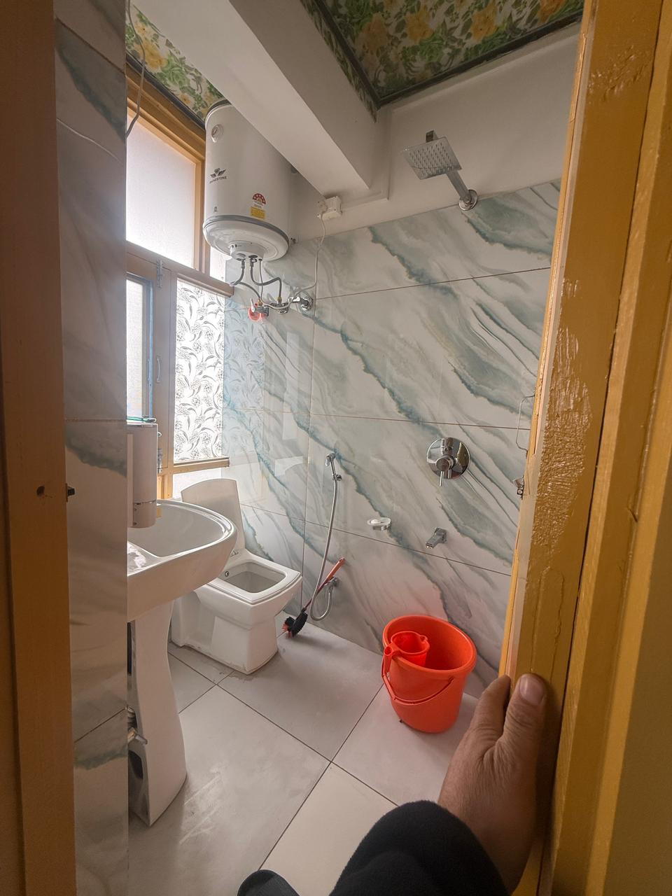 The Kashmiri Paying Guest House - Tap to explore photos
