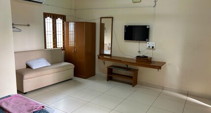 Karthikraja restaurant Room Type - Deluxe Room