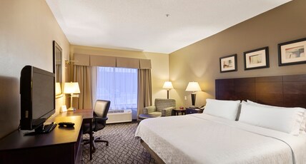 Holiday Inn Express BLOOMINGTON WEST Room Type - 1 King Bed Standard Comm Accessible Tub