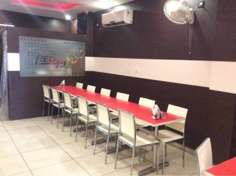 Hotel Red Huts - Tap to explore photos