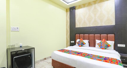 Fabhotel GS Residency - Nr. Dashashwamedh Ghat Room Type - Deluxe Room