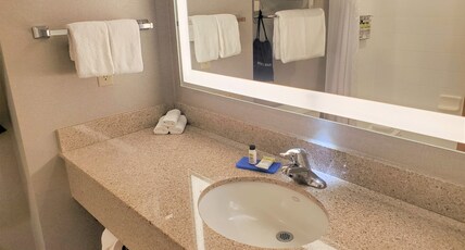 Holiday Inn Express & Suites CHENEY Room Type - 2 Queen Beds Suite