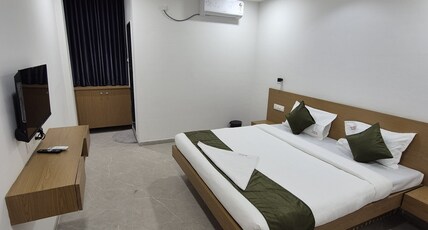 The Retreat Residency and lodging Room Type - NON-AC DELUXE ROOM