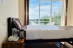 Hide Hillcrest Rooms in a Villa