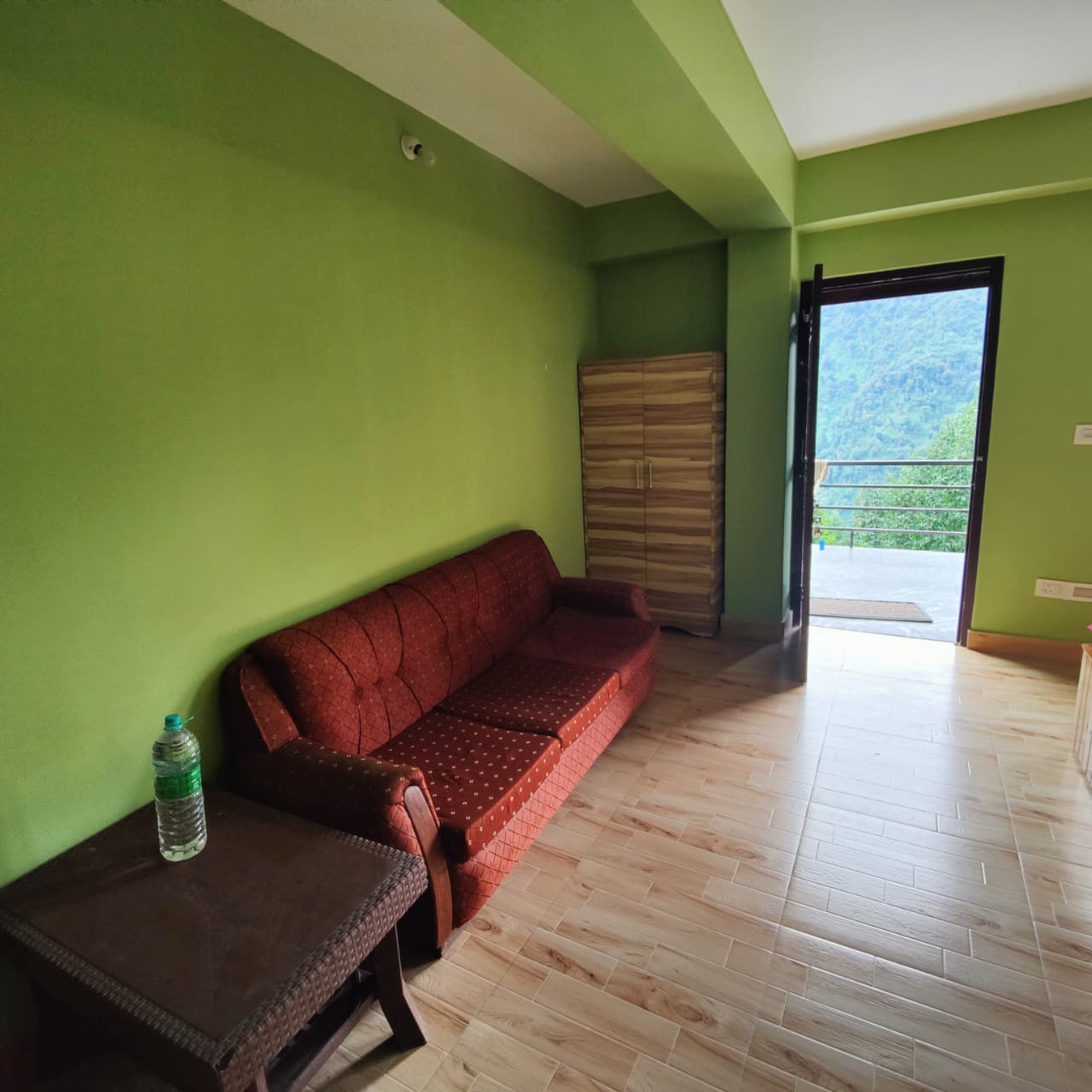 Silent Wood Homestay - Tap to explore photos