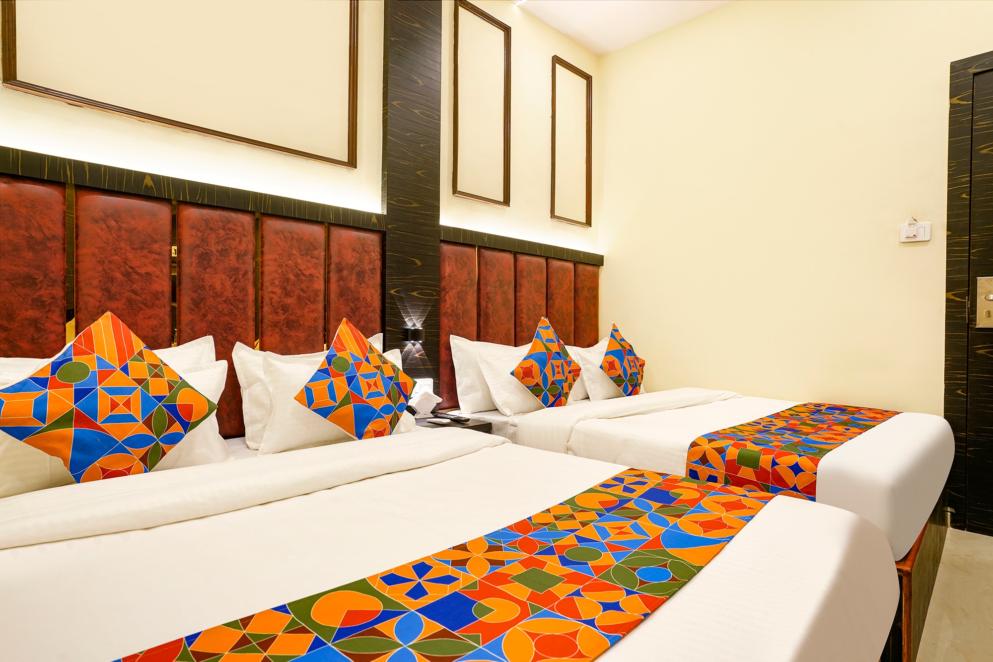 FabHotel Skyline Suite - Nr. Sahar Cargo - Tap to explore photos