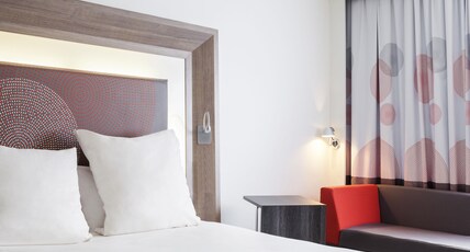 Novotel Coventry M6/J3 Room Type - Superior Premium Room with Queen Bed