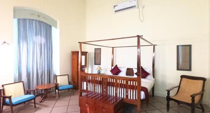 VILLA DES GOUVERNEURS Room Type - King suite