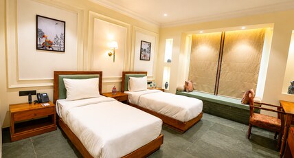 Akhyana Hotel Near Unitech Cyber Park Room Type - Luxury Room Akhyana Hotel Near Unitech Cyber Park Room Type - Luxury Room