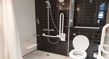 Holiday Inn Express GLENROTHES Room Type - 1 Double Accessible with Free Hot Breakfast