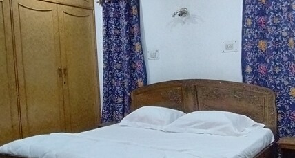 Greenoriva Aero Srinagar Room Type - Blue Deluxe Room