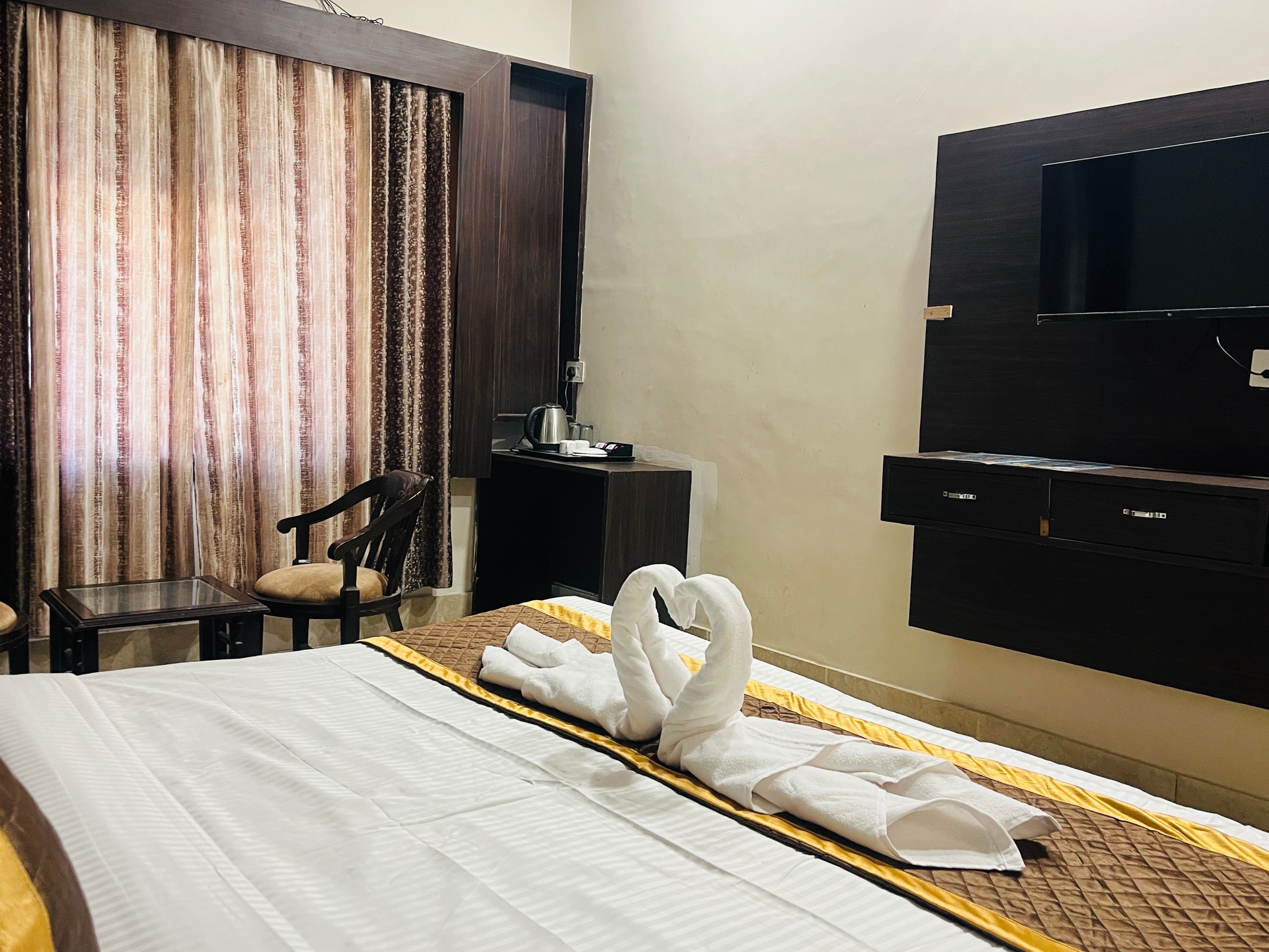 Hotel Mayur - Tap to explore photos