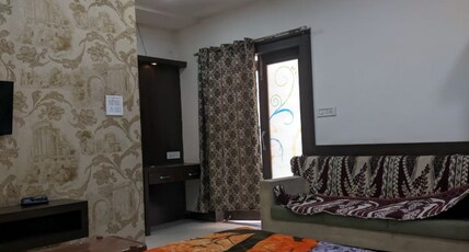 Shreenath Palace Room Type - Standard Double bed room