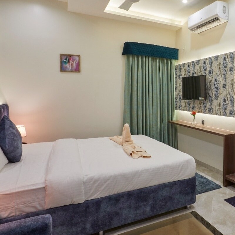 Hotel Rose Gold - Tap to explore photos